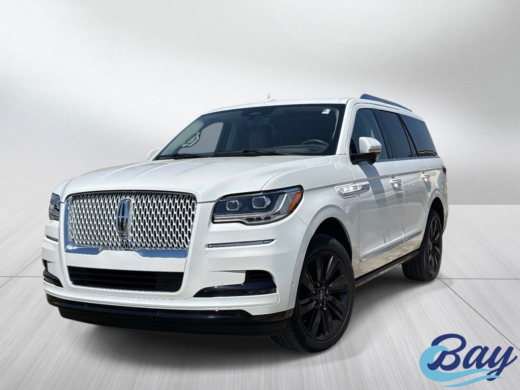 White Metallic 2022 Lincoln Navigator Reserve 4WD SUV / Crossover Four-Wheel Drive Automatic