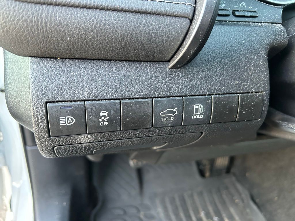 Thumbnail: 2023 Toyota Camry - 18