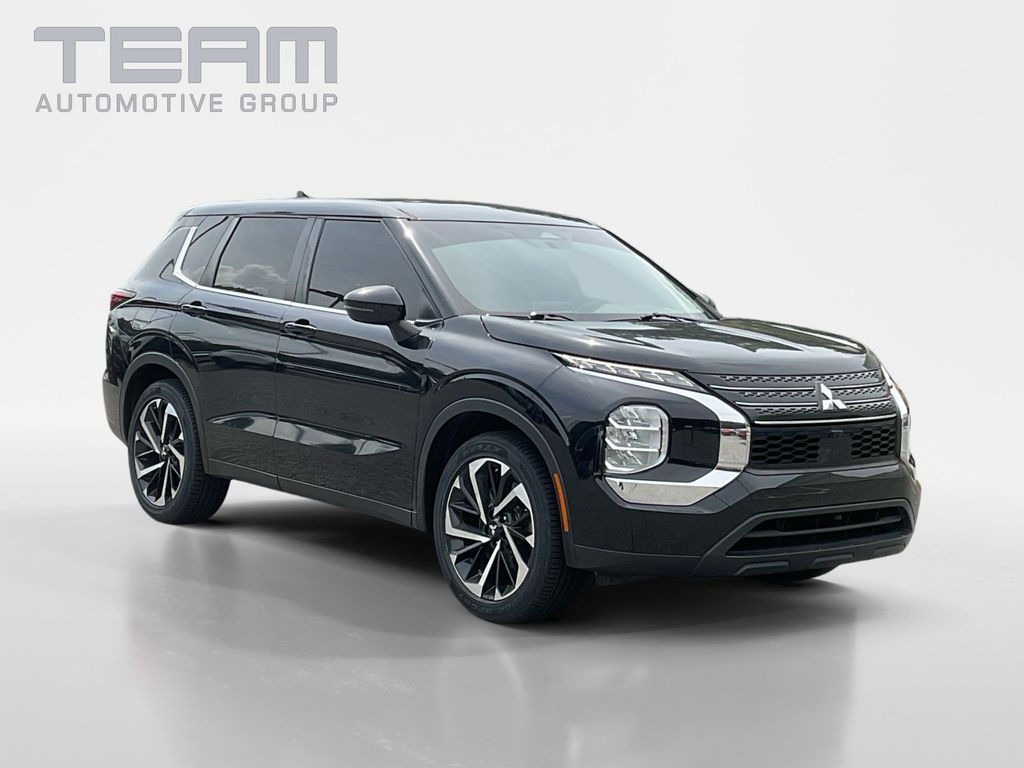 Black 2022 Mitsubishi Outlander SUV / Crossover All-Wheel Drive Continuously Variable Transmission