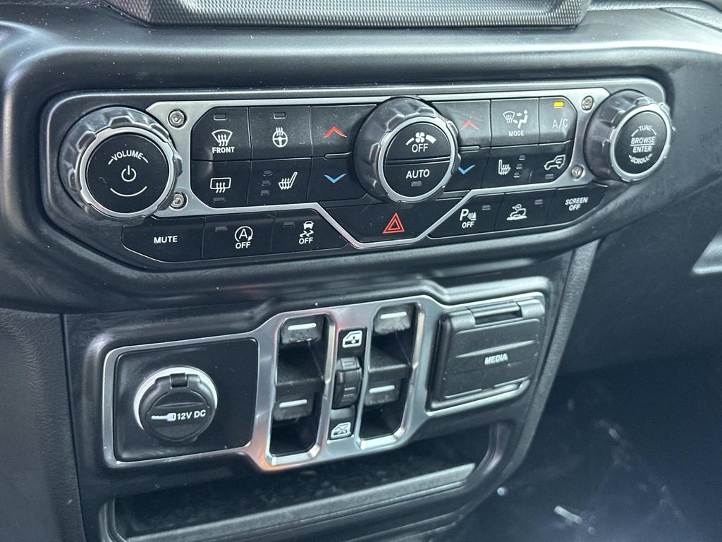 Used 2022 White Jeep Unlimited Sahara image 22