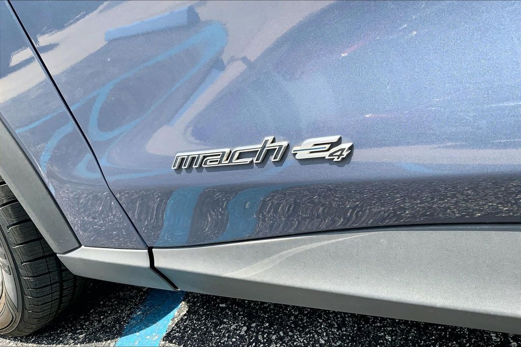 Used 2021 Blue Ford Select image 3