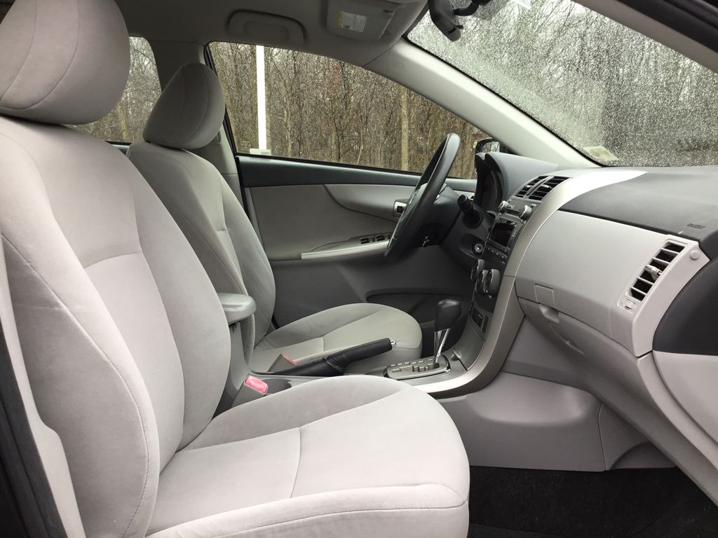 Thumbnail: 2011 Toyota Corolla - 9