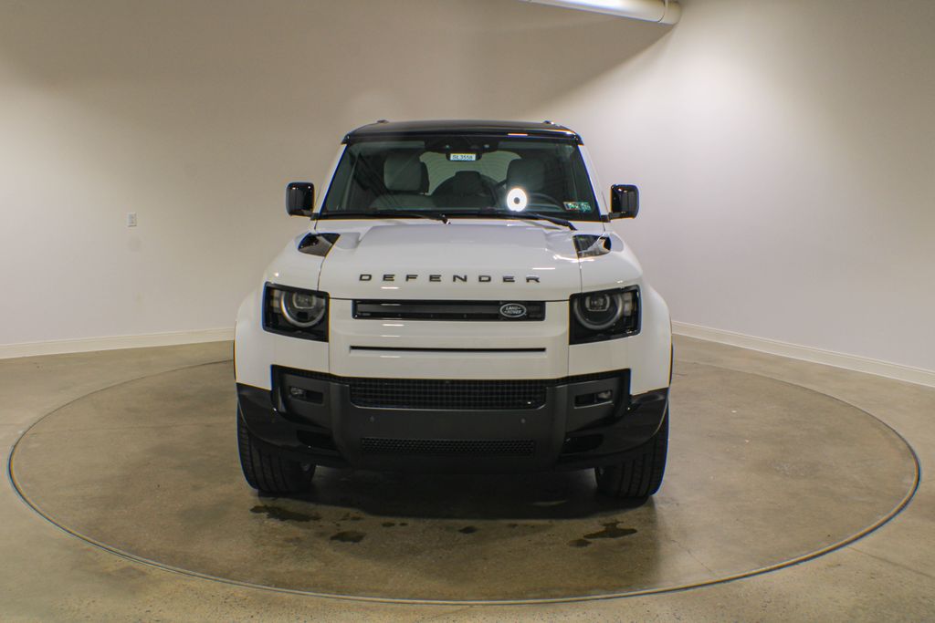 New 2026 White Land Rover X-Dynamic SE image 9