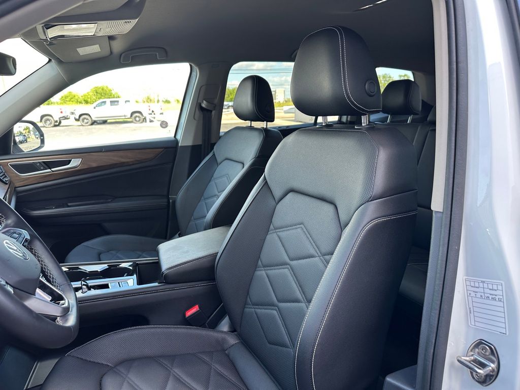 Used Car 2025 Volkswagen Atlas  2.0t Se W/technology For Sale Under $35,000 In Austin, Texas