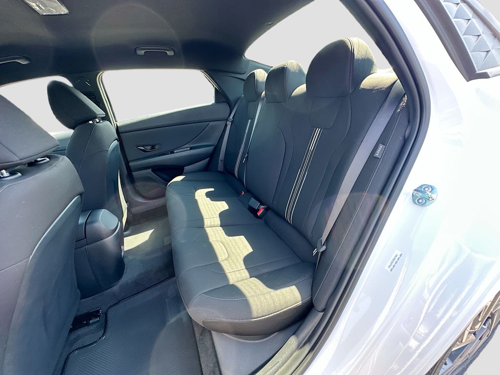 2025 Hyundai Elantra Sport 16