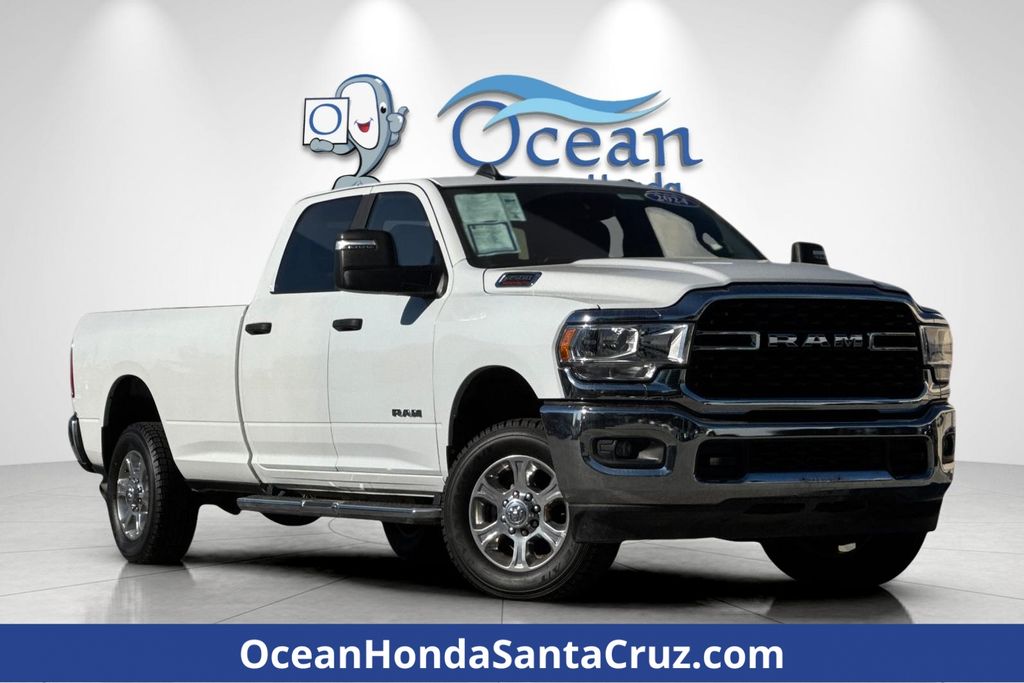 2024 RAM 3500 Big Horn Crew Cab LB 4WD