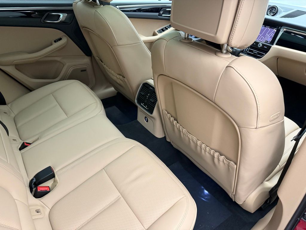 Thumbnail: 2026 Porsche Macan - 28