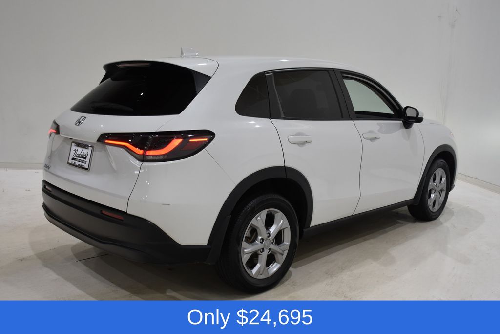 View vehicle photo 4