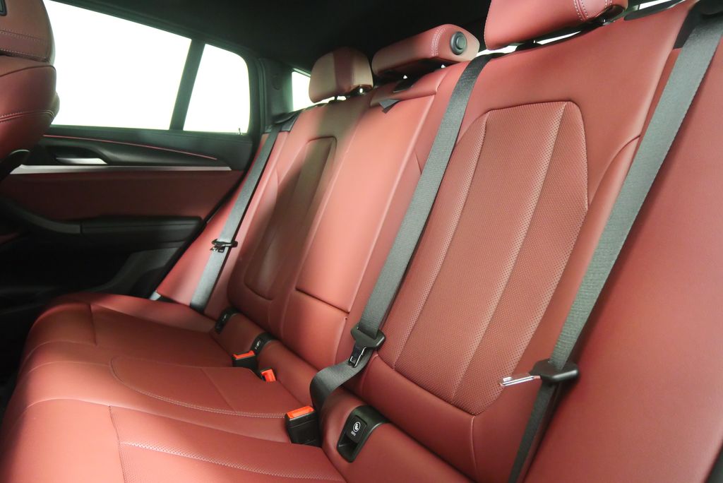 Thumbnail: 2023 BMW X4 - 16