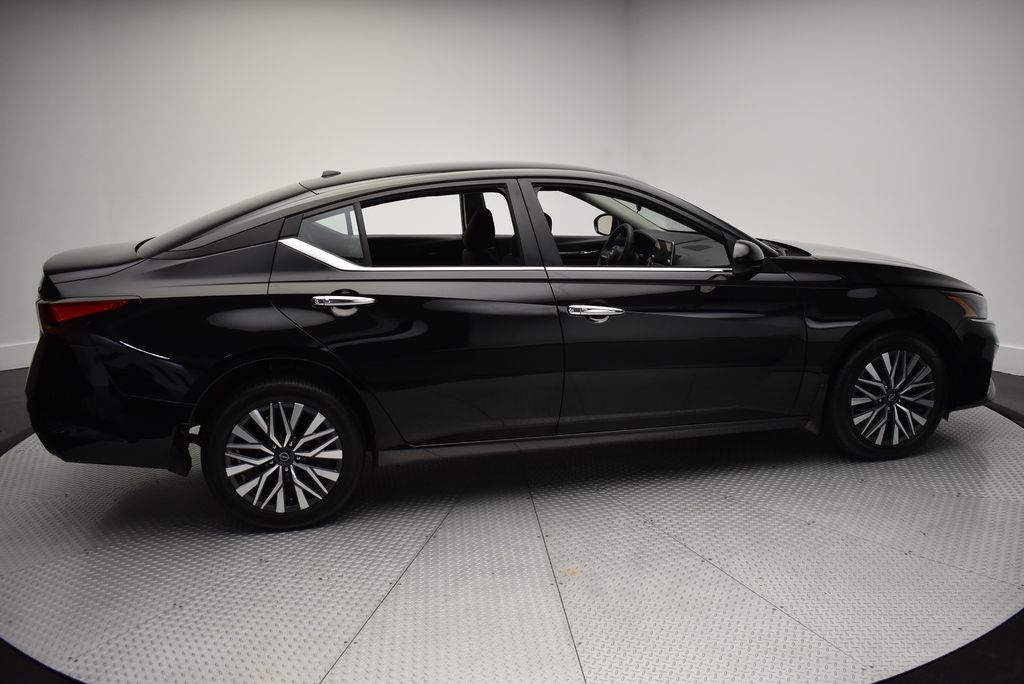 Thumbnail: 2023 Nissan Altima - 4