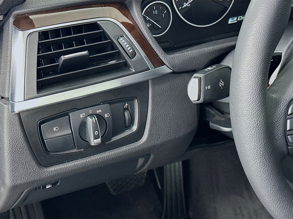 2018 BMW 3 Series 330e iPerformance 10