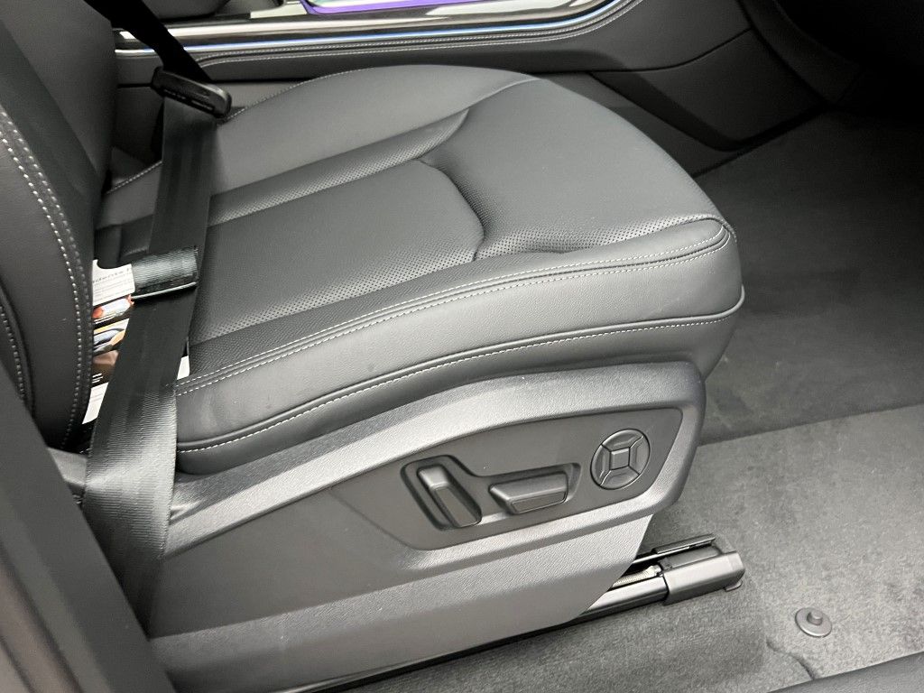 Thumbnail: 2026 Audi Q7 - 17