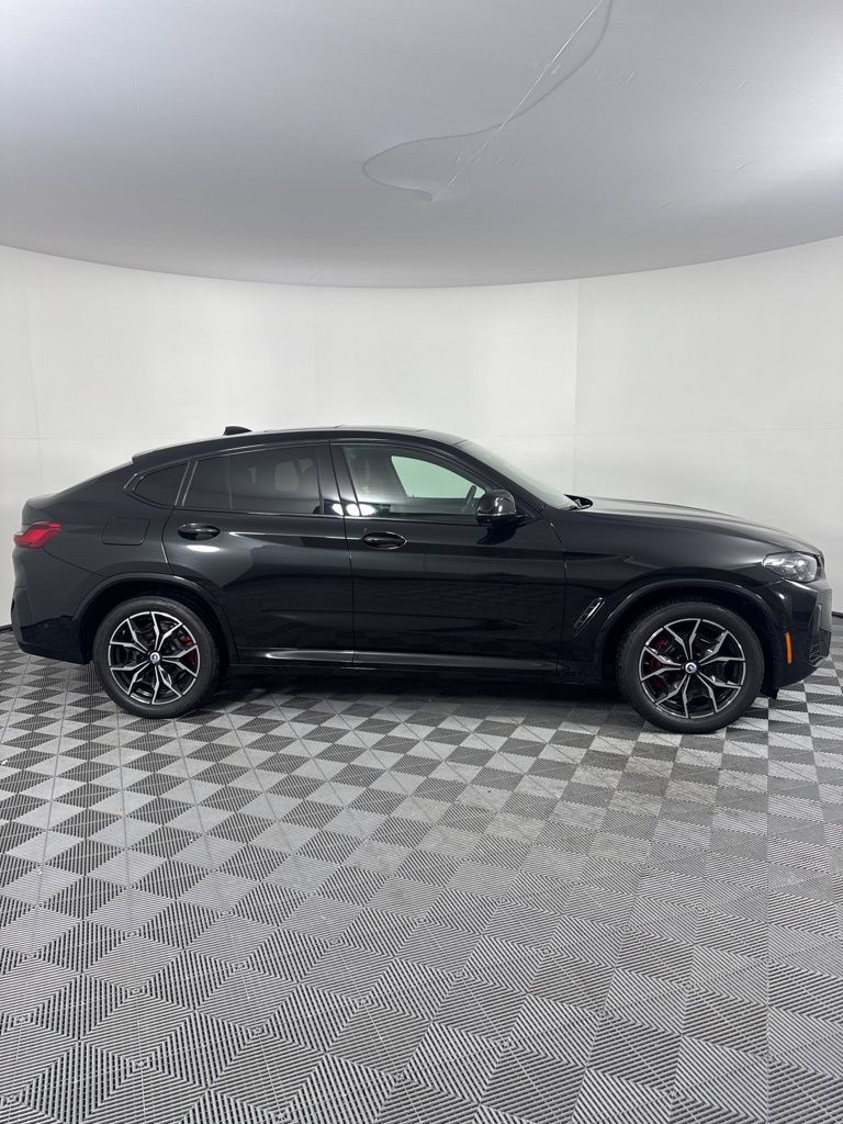 Thumbnail: 2023 BMW X4 - 4