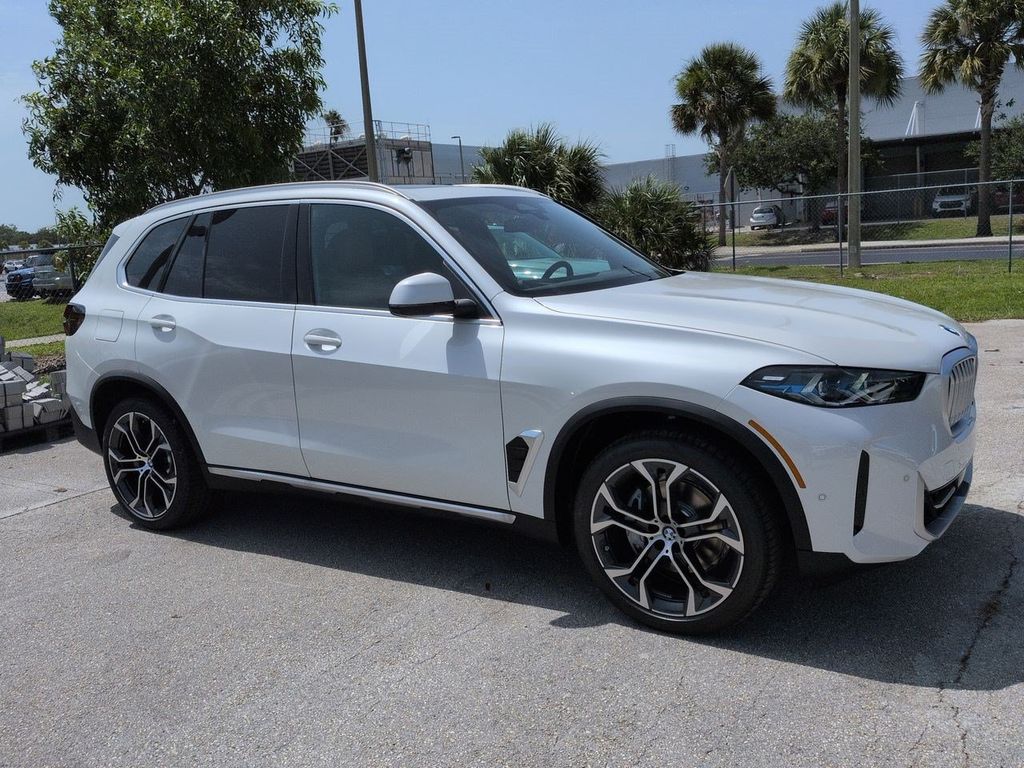 New 2026 White BMW xDrive40i image 2