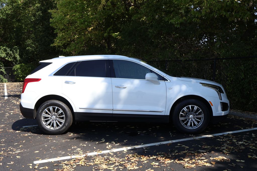 Thumbnail: 2017 Cadillac XT5 - 9