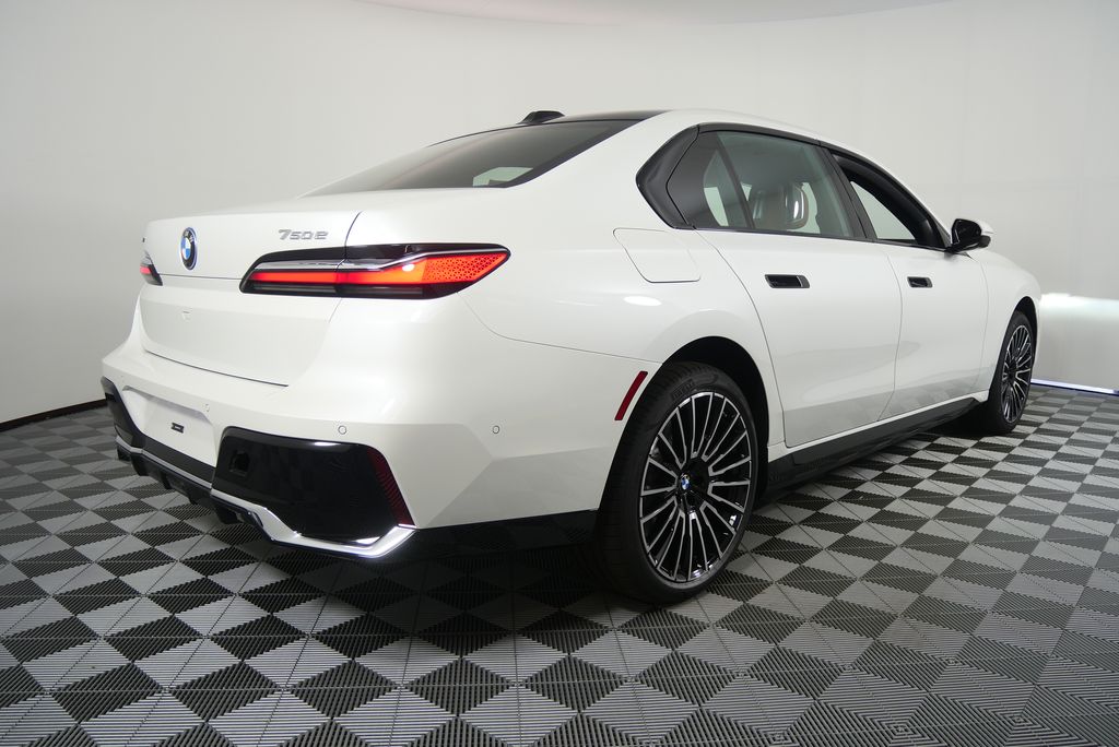 Thumbnail: 2025 BMW 7 Series - 3