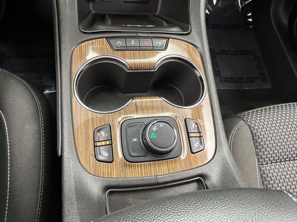 Used 2022 Summit White GMC SLE image 26