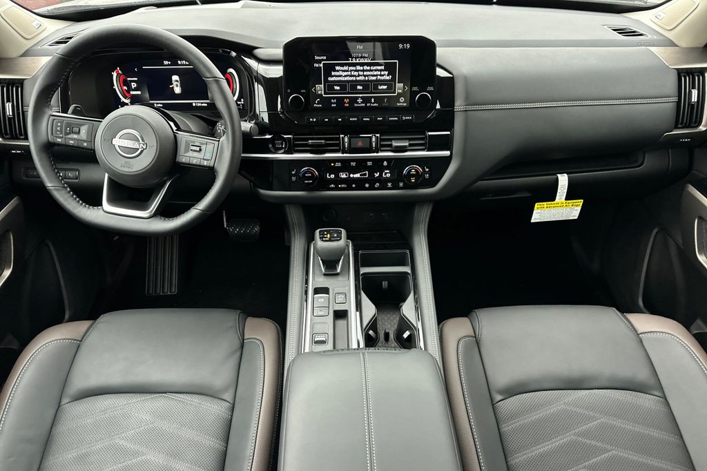 2025 Nissan Pathfinder Platinum - Photo 10