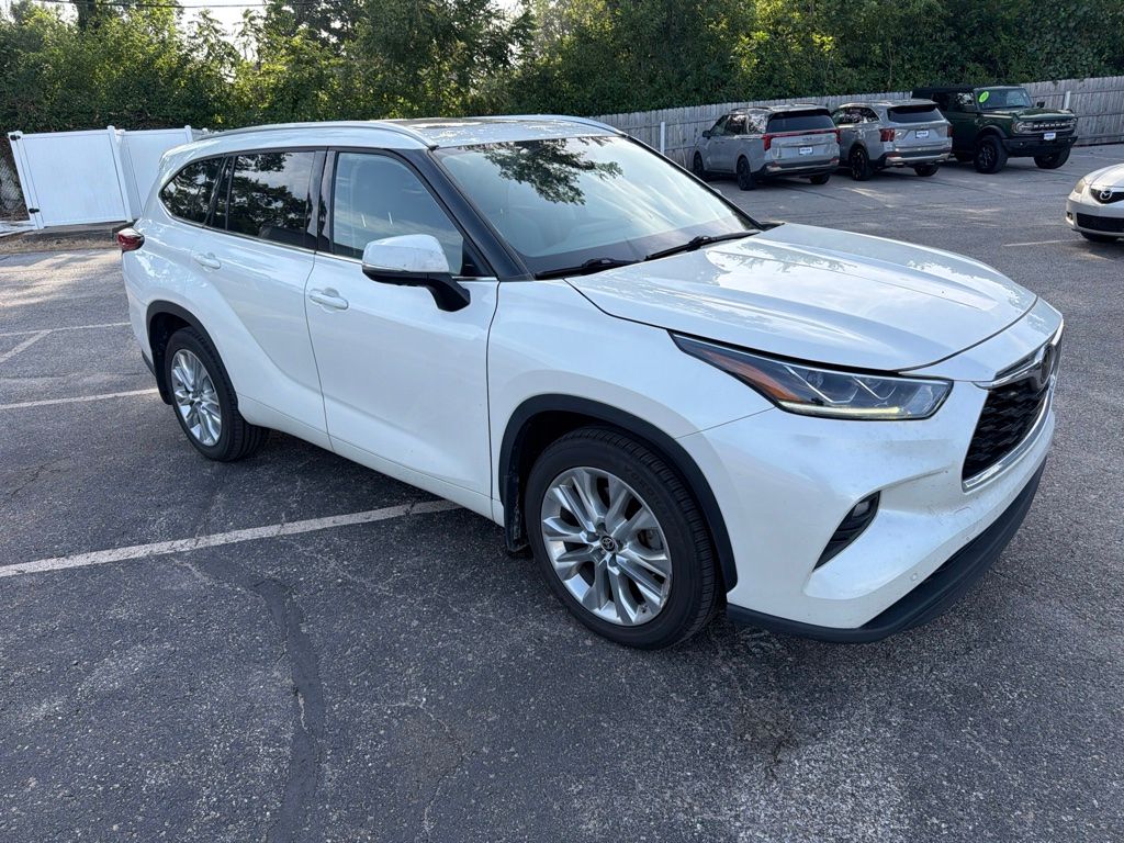 White (Blizzard Pearl) 2021 Toyota Highlander SUV / Crossover All-Wheel Drive 8-Speed Automatic