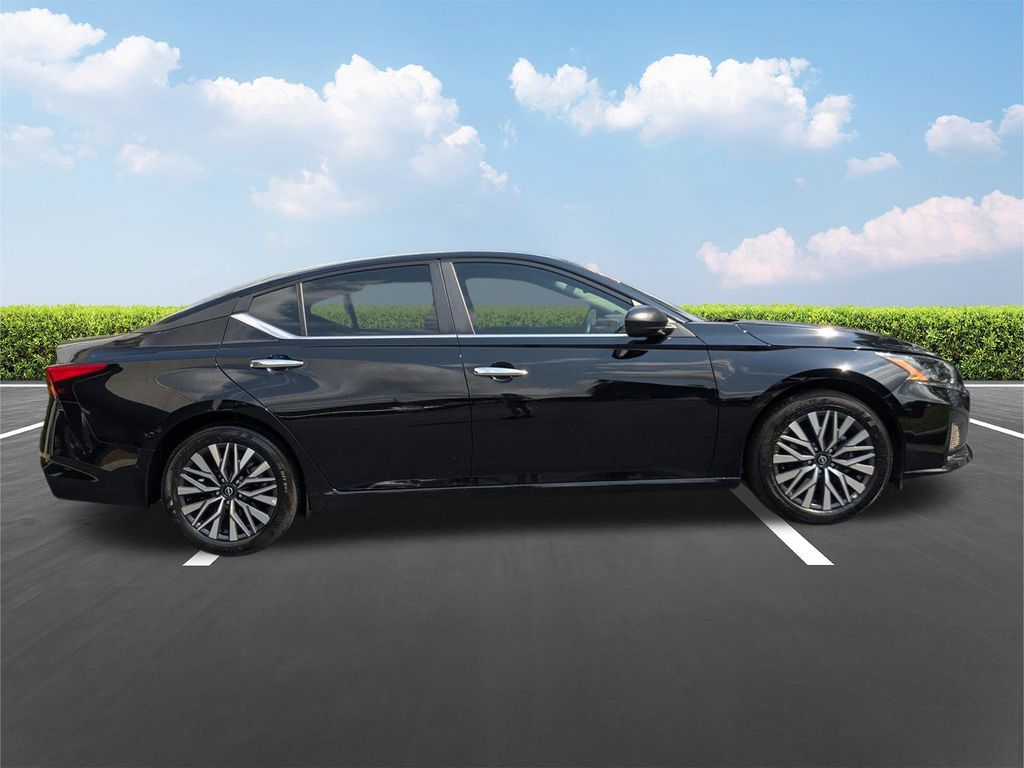 Used 2025 Nissan Altima Sedan