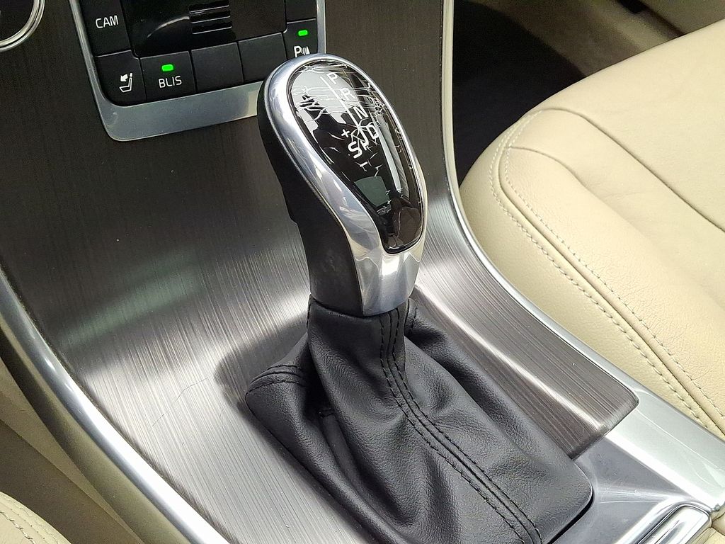 Thumbnail: 2016 Volvo XC60 - 15