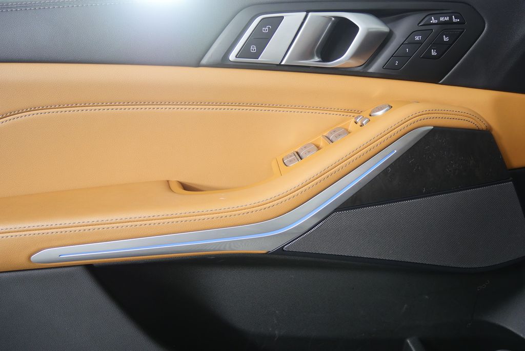 Thumbnail: 2023 BMW X7 - 9