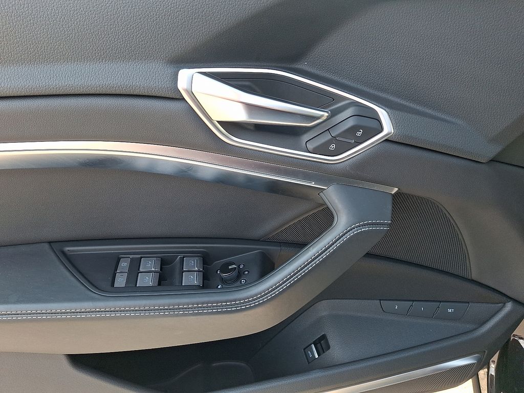 Thumbnail: 2024 Audi Q8 e-tron - 12