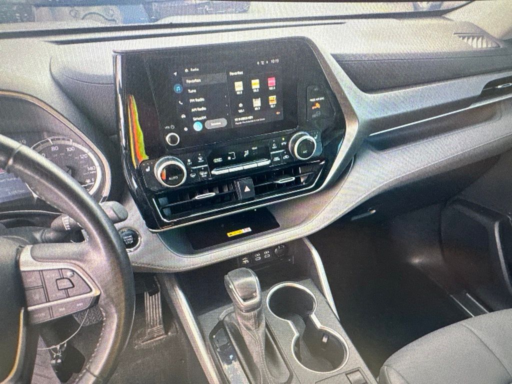 2023 Toyota Highlander XLE - 8