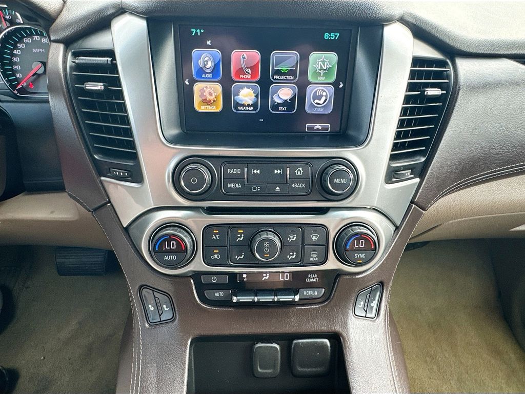 2019 Chevrolet Suburban LT - Photo 14