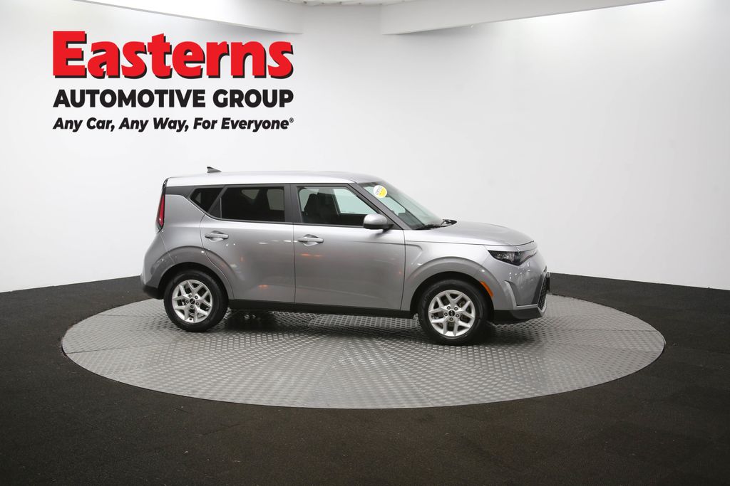 Used 2023  Kia LX image 45