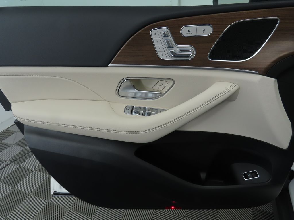 Thumbnail: 2026 Mercedes-Benz GLE - 25