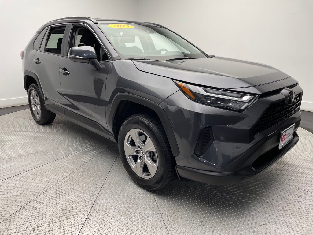 2023 Toyota RAV4 XLE 3