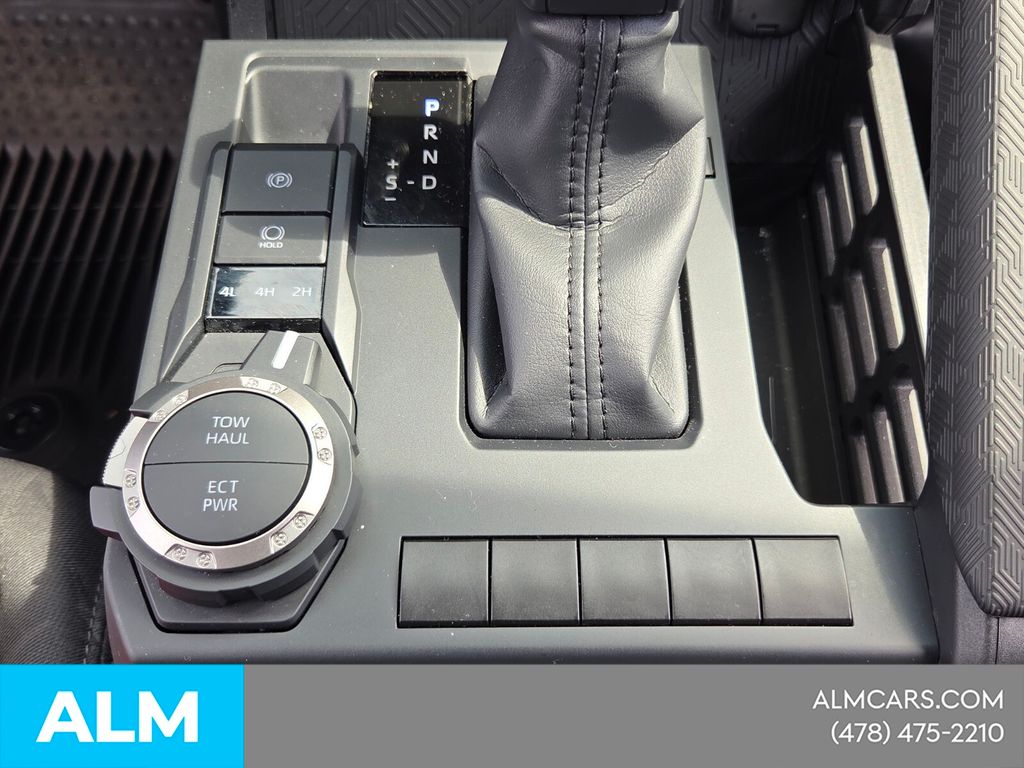 Used 2025  Toyota SR5 image 21