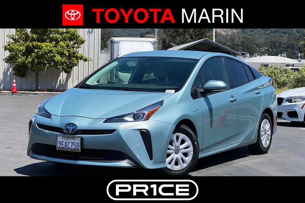 2022 Toyota Prius L Eco FWD's photo