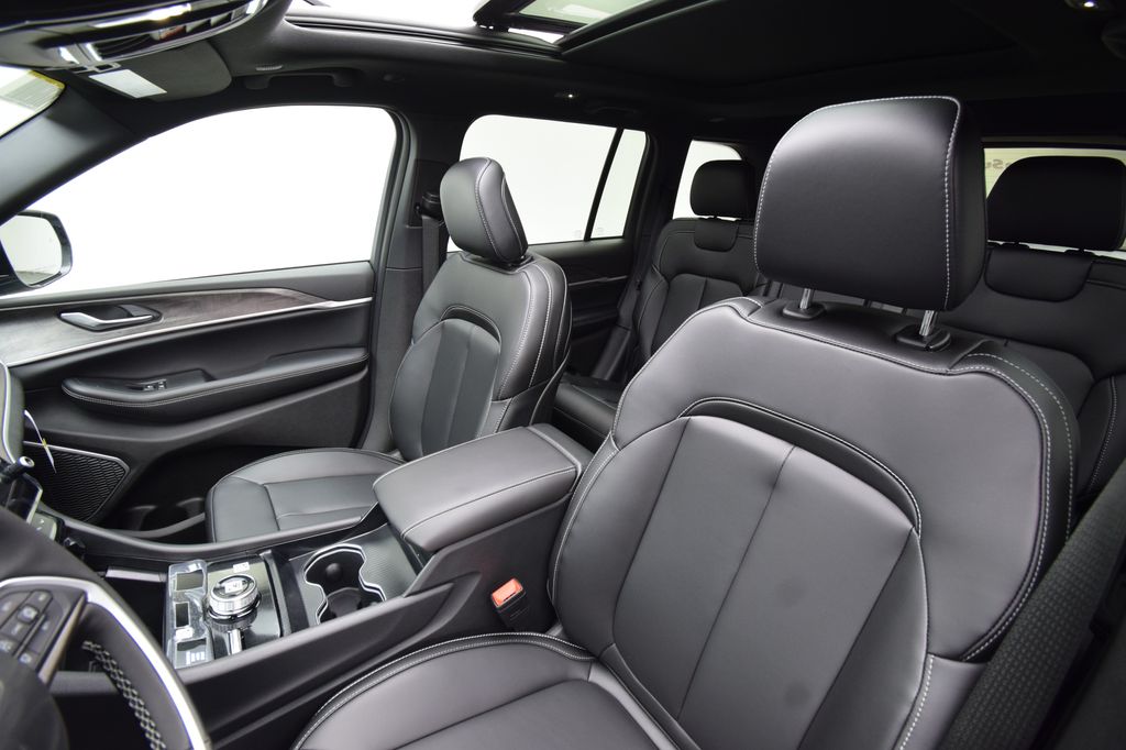 new 2026 Jeep Grand Cherokee car, priced at $45,500