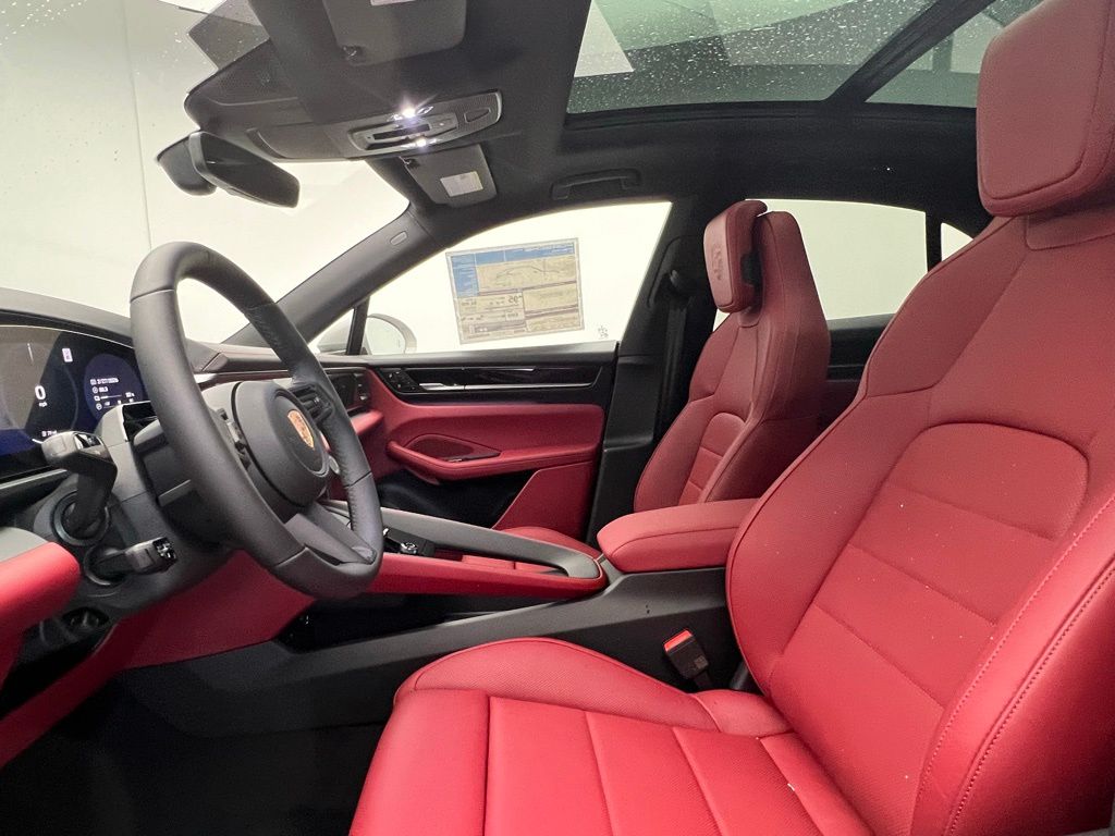 Thumbnail: 2026 Porsche Macan - 5