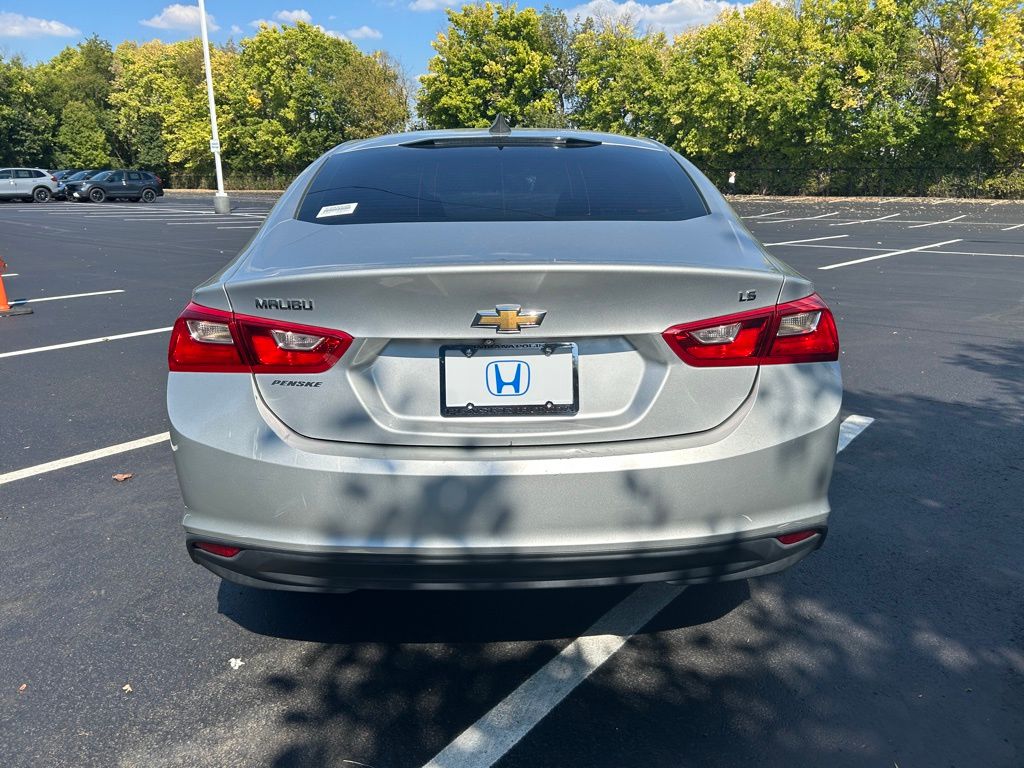 Thumbnail: 2016 Chevrolet Malibu - 4