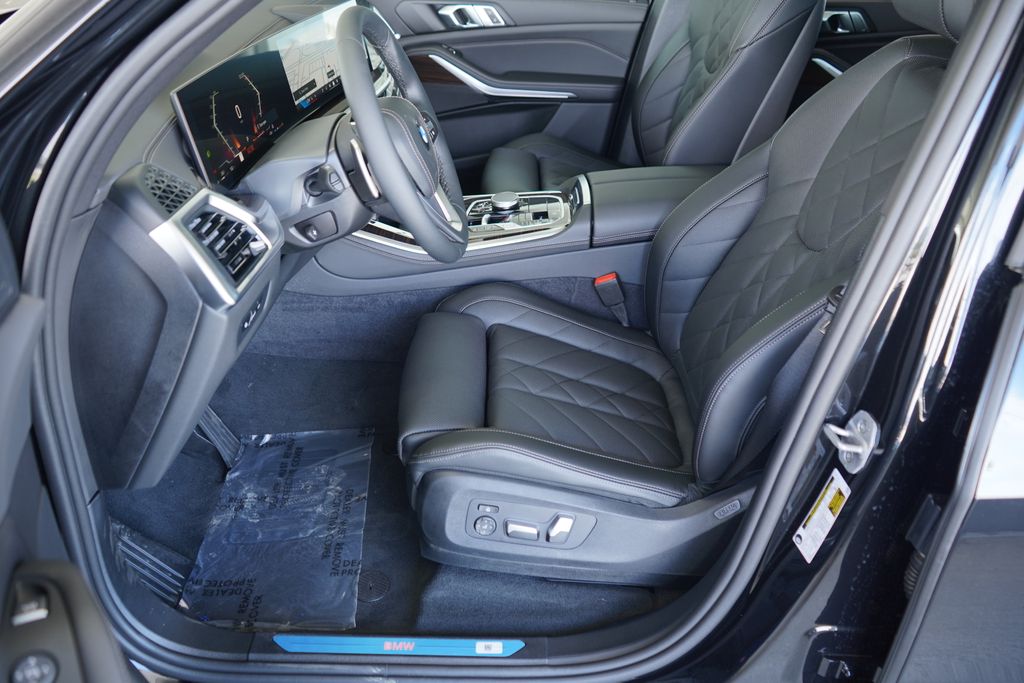 Thumbnail: 2026 BMW X5 - 10