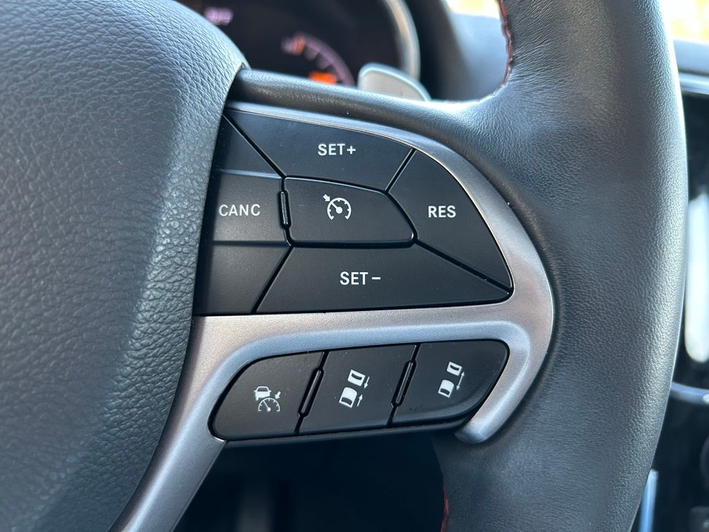 Thumbnail: 2019 Jeep Grand Cherokee - 20