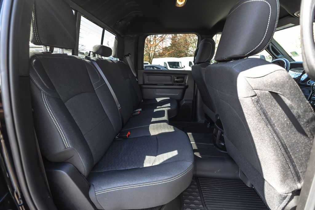 2026 Ram 2500 Black Express Tradesman thumbnail 32