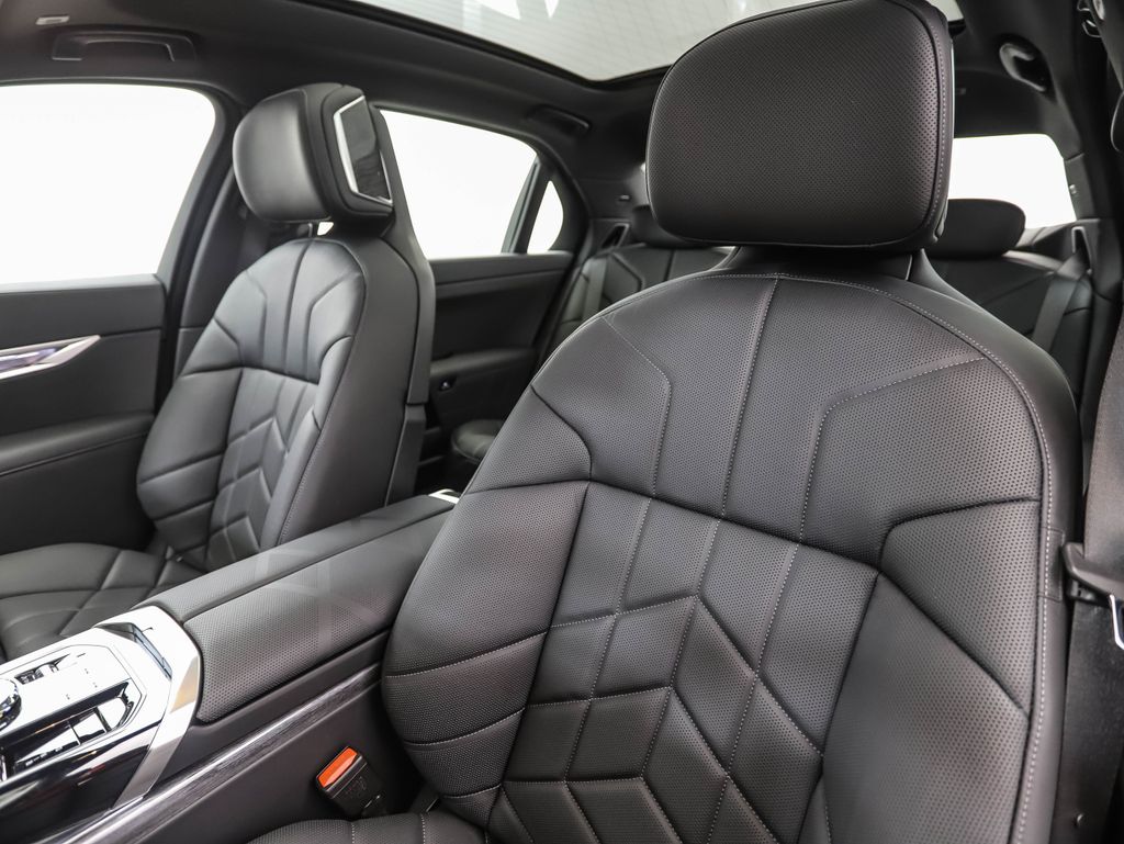2025 BMW 7 Series 740i xDrive 12
