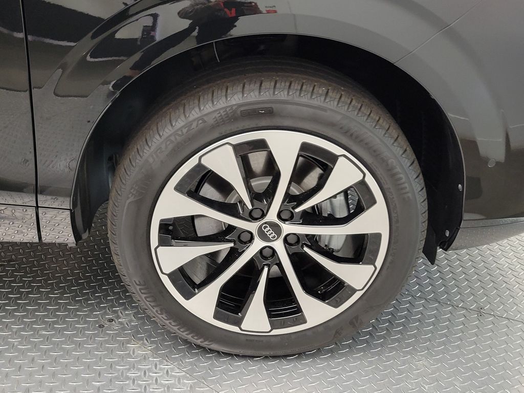 Thumbnail: 2026 Audi Q3 - 14