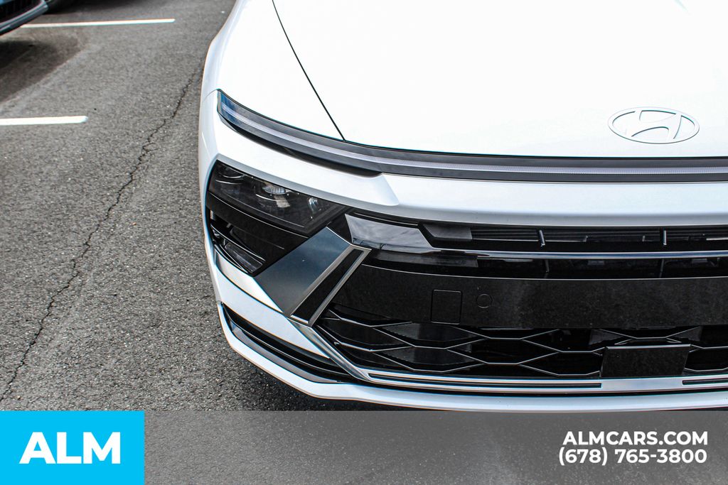 Used 2025 White Hyundai SEL image 11