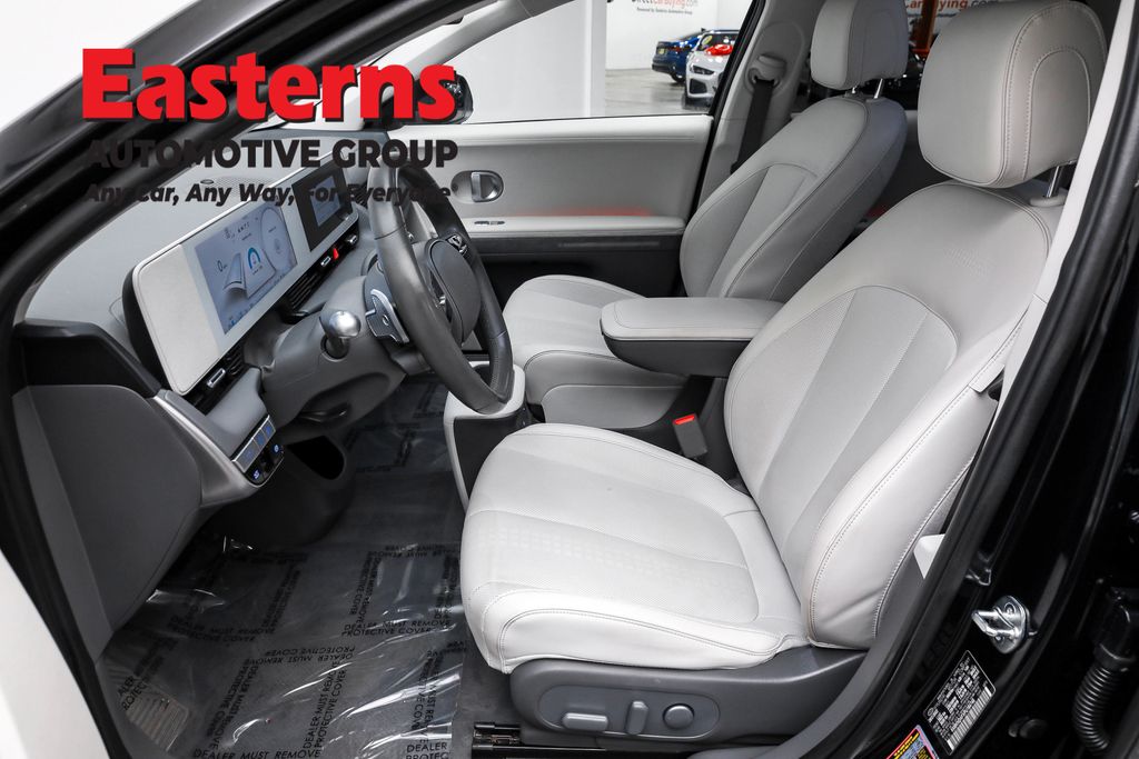 Used 2023 Black Hyundai SEL image 14