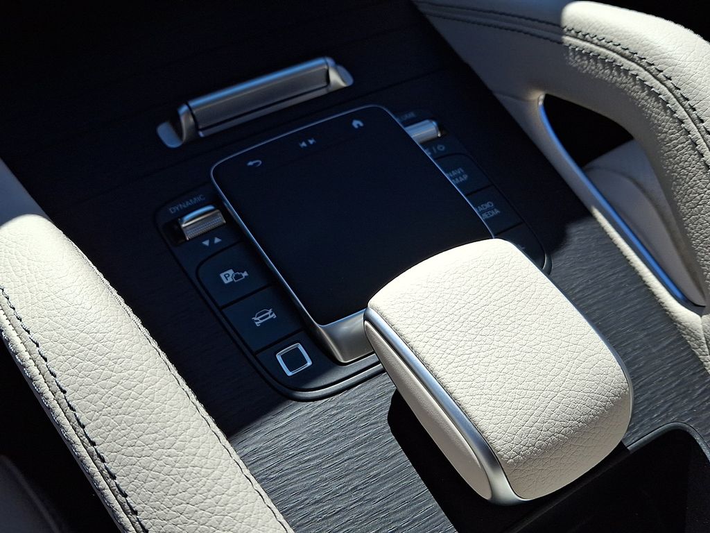 Thumbnail: 2026 Mercedes-Benz GLE - 11