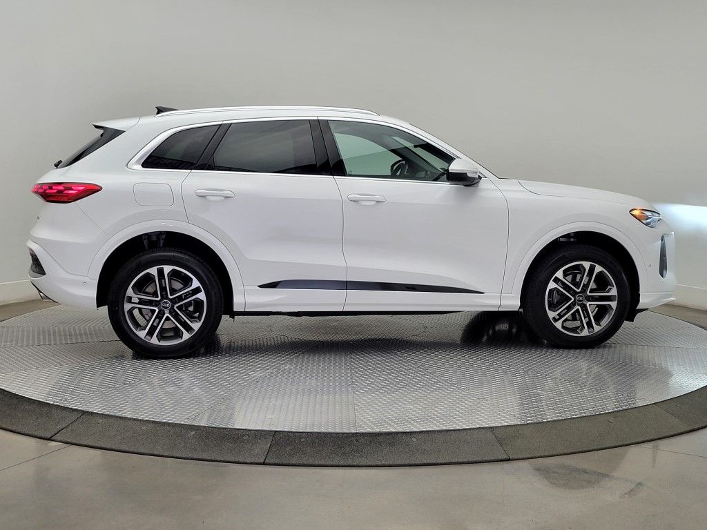 Thumbnail: 2025 Audi Q5 - 6