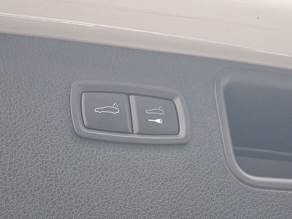 Thumbnail: 2022 Porsche Macan - 29