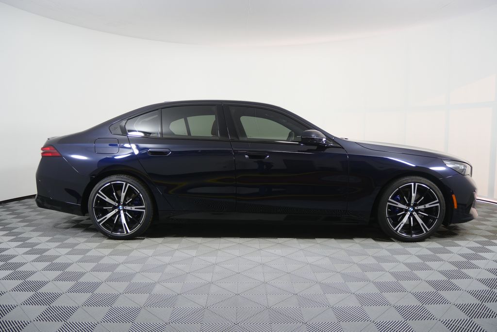 Thumbnail: 2025 BMW 5 Series - 2