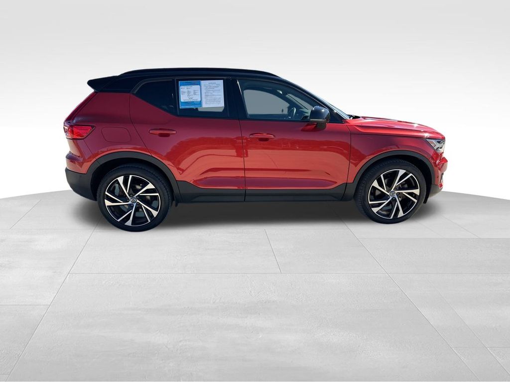 2021 Volvo XC40 R-Design 11