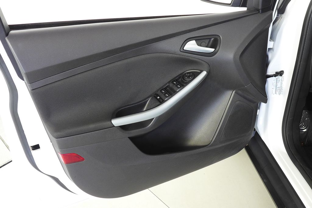 Thumbnail: 2012 Ford Focus - 11